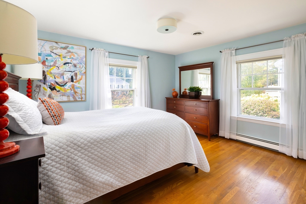 Newton, Massachusetts, 02468, United States, 5 Bedrooms Bedrooms, ,4 BathroomsBathrooms,Residential,For Sale,1942164