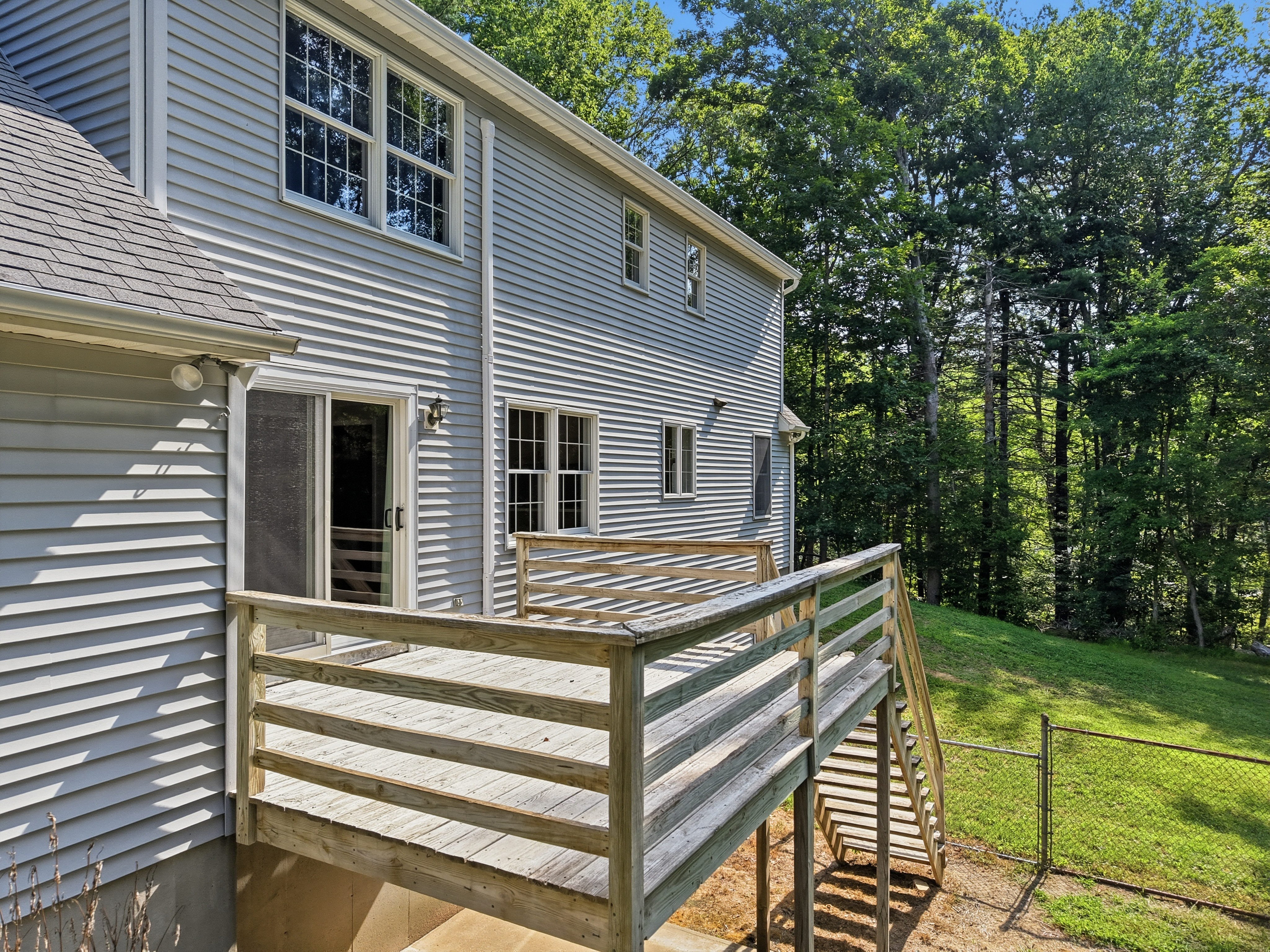  Lovingly Maintained Custom-Built Home on 2.47 Acres - 物件實景
