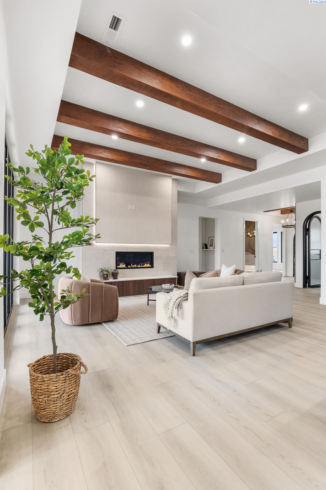 Richland, Washington, 99352, United States, 4 Bedrooms Bedrooms, ,2 BathroomsBathrooms,Residential,For Sale,2000118