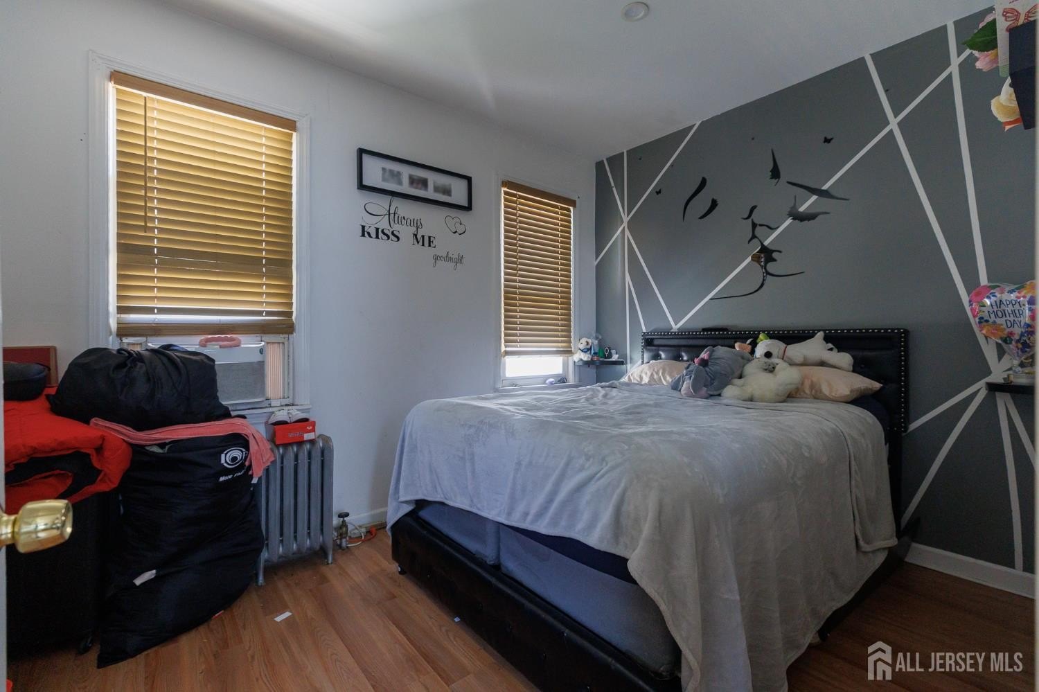 Linden, New Jersey, 07036, United States, ,Residential,For Sale,1973841