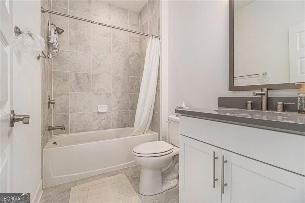 Atlanta, Georgia, 30324, United States, 4 Bedrooms Bedrooms, ,5 BathroomsBathrooms,Residential,For Sale,1909913