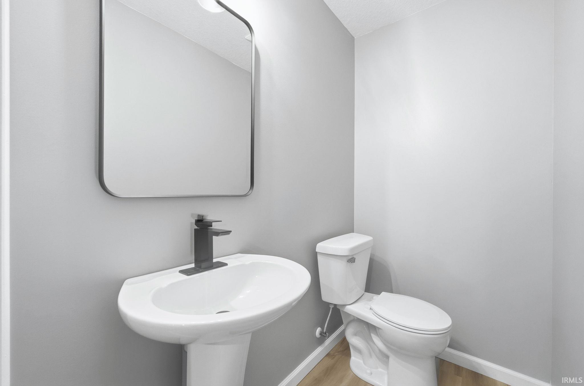 Churubusco, Indiana, 46723, United States, 3 Bedrooms Bedrooms, ,3 BathroomsBathrooms,Residential,For Sale,1987085