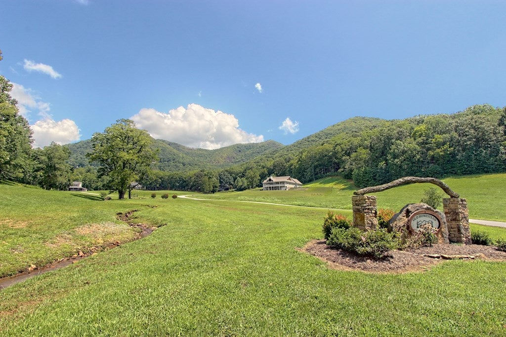 Hayesville, North Carolina, 28904, United States, 5 Bedrooms Bedrooms, ,5 BathroomsBathrooms,Residential,For Sale,1913677