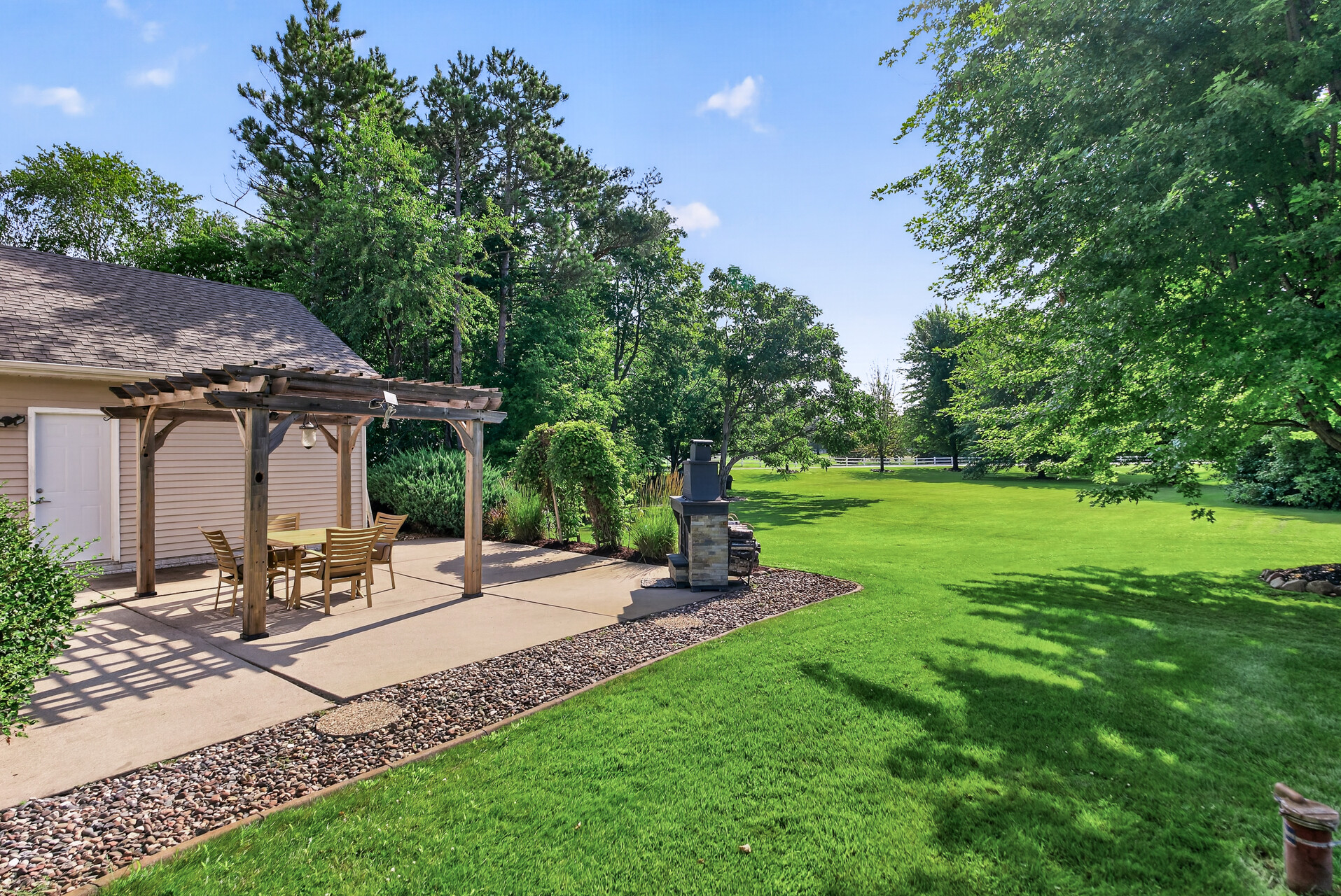  Elegant Fox Ridge Retreat with Exceptional Entertaining Spaces - 物件實景