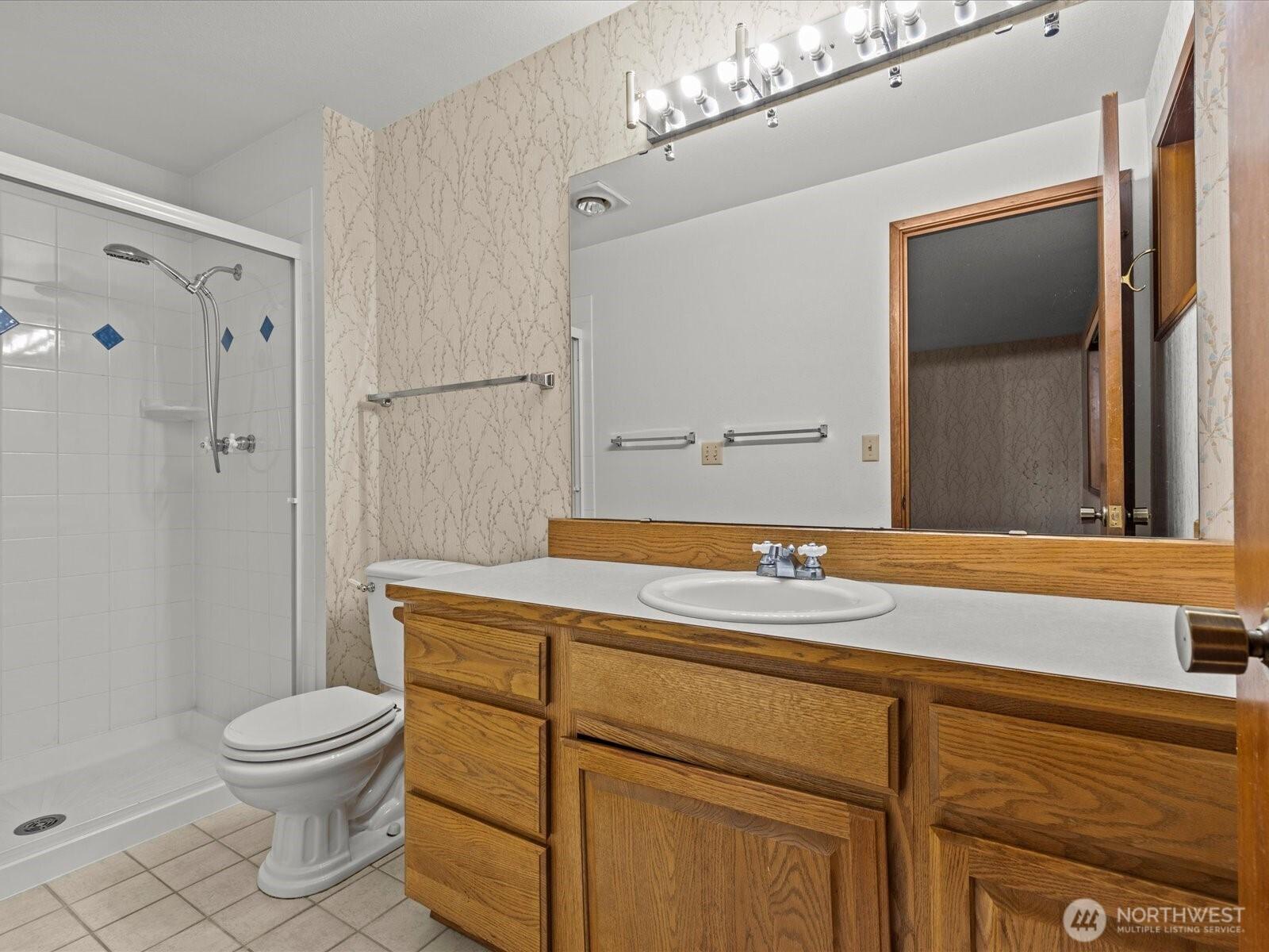 KENT, Washington, 98042, United States, 4 Bedrooms Bedrooms, ,3 BathroomsBathrooms,Residential,For Sale,2001779