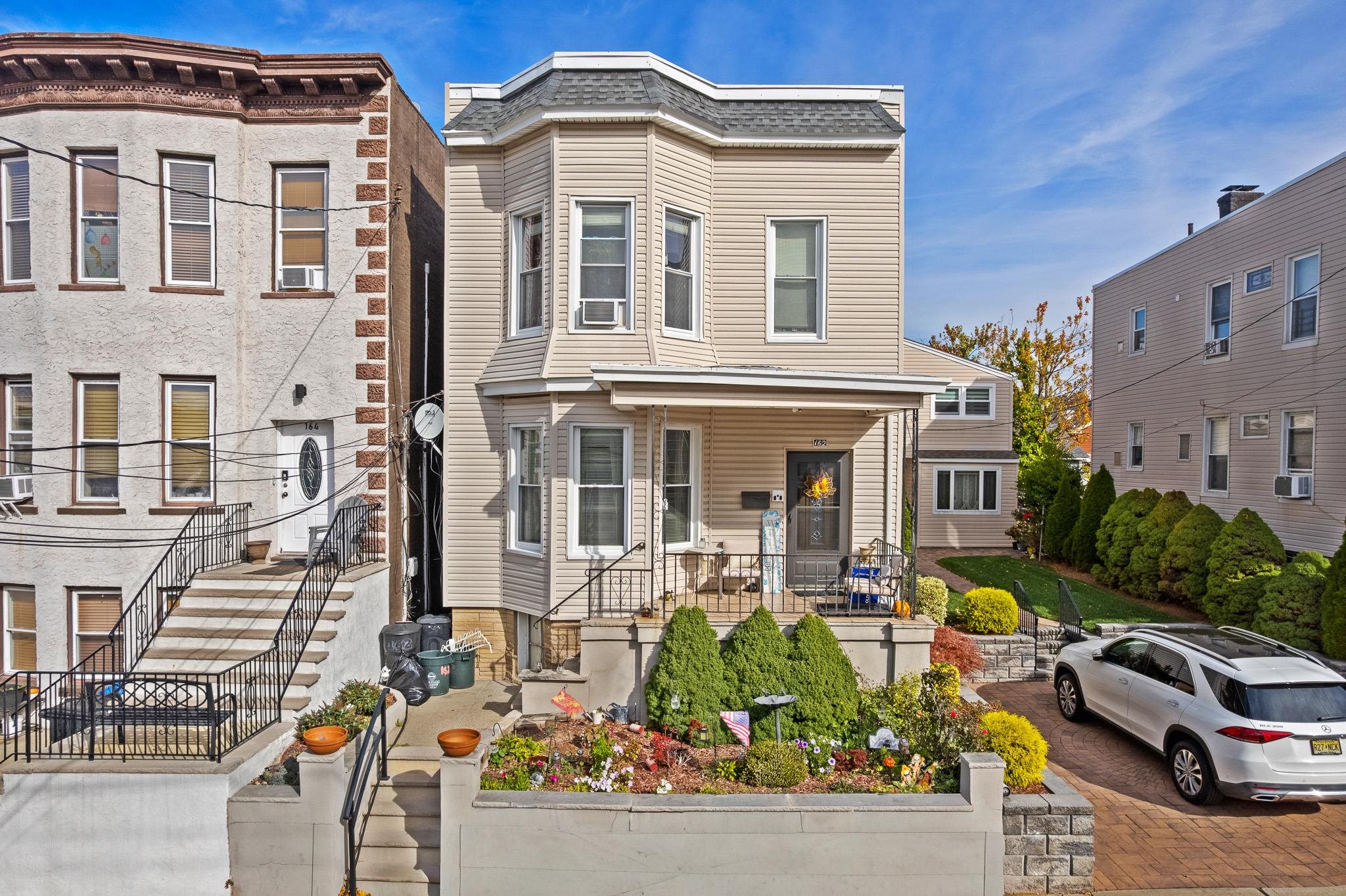 Secaucus, New Jersey, 08094, United States, 3 Bedrooms Bedrooms, ,3 BathroomsBathrooms,Residential,For Sale,1991974