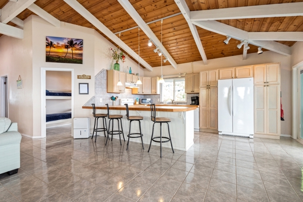 Captain Cook, Hawaii, 96704, United States, 2 Bedrooms Bedrooms, ,2 BathroomsBathrooms,Residential,For Sale,1940762