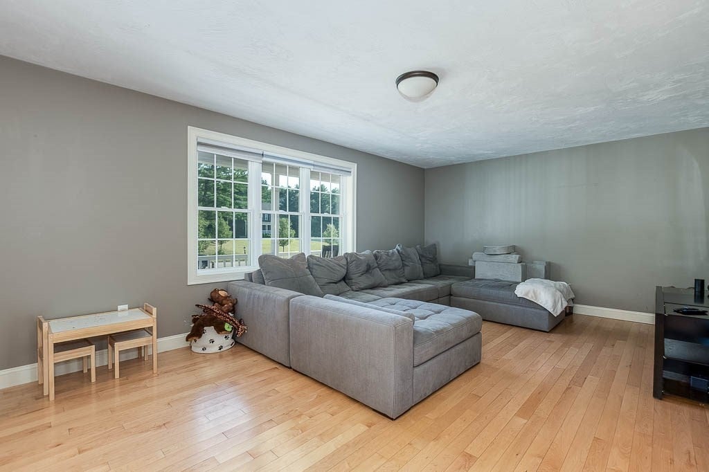 Lakeville, Massachusetts, 02347, United States, 3 Bedrooms Bedrooms, ,3 BathroomsBathrooms,Residential,For Sale,1921746