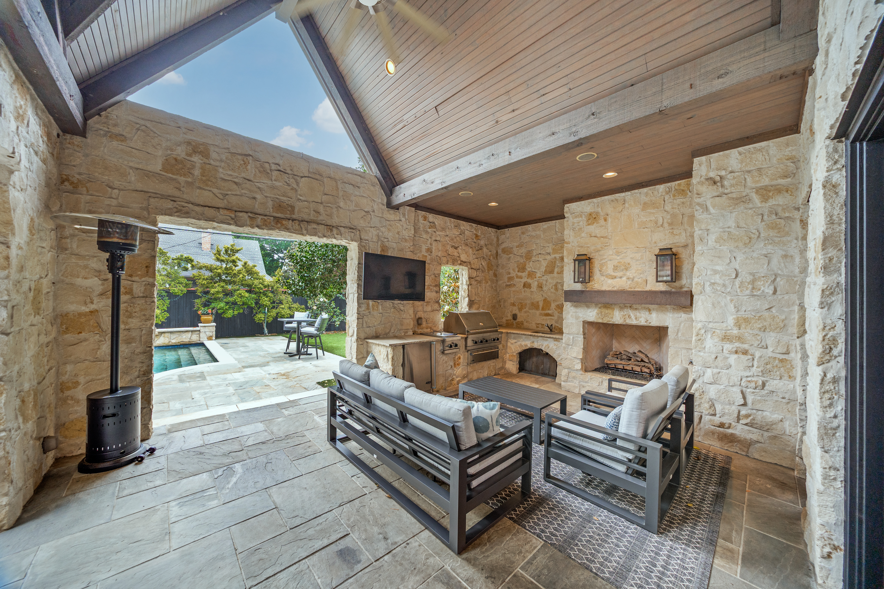  Grand, Light-Filled Retreat Designed for Entertaining in Preston Hollow - 物件實景