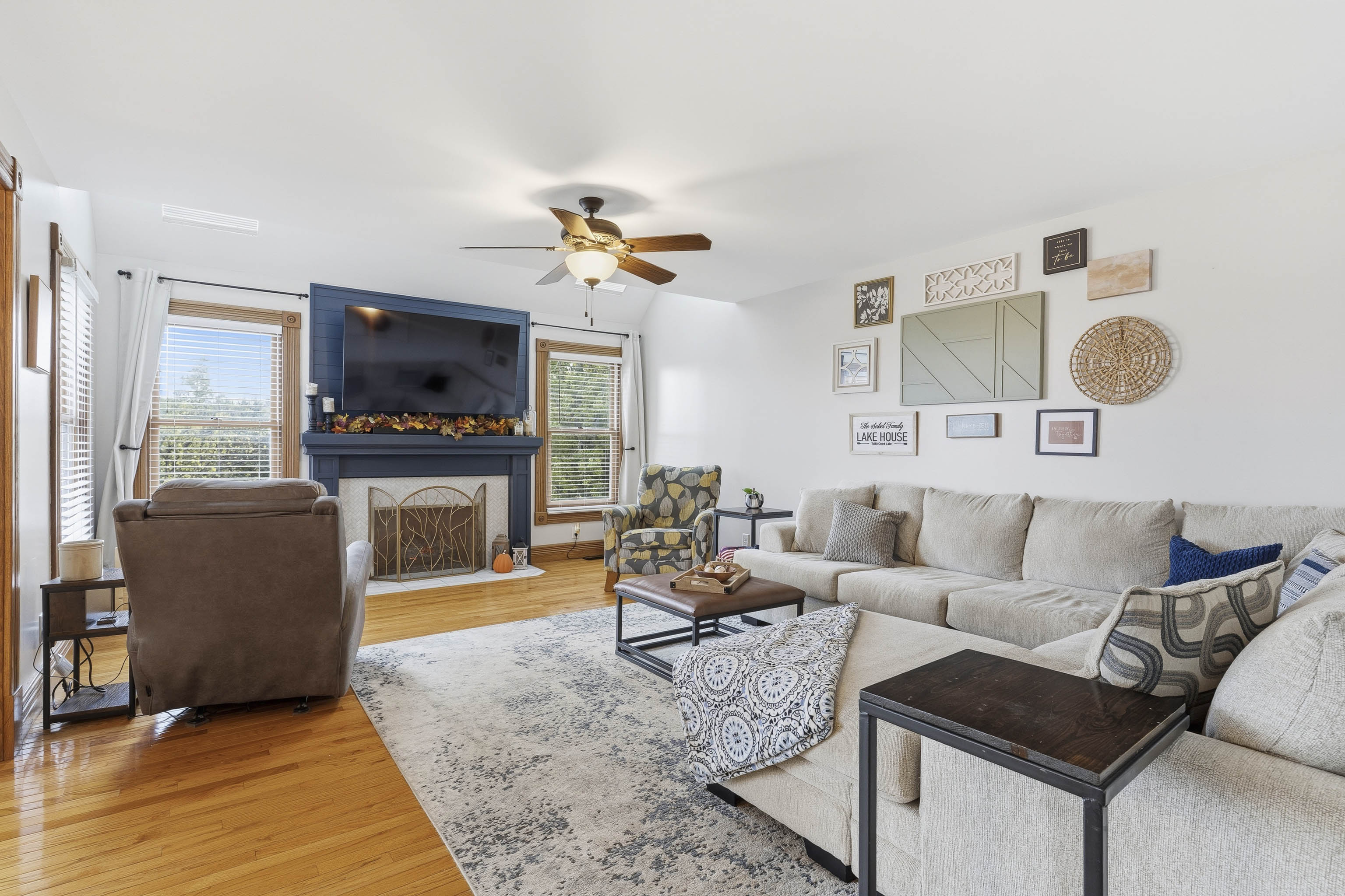 Manhattan, Kansas, 66503, United States, 4 Bedrooms Bedrooms, ,4 BathroomsBathrooms,Residential,For Sale,1985204