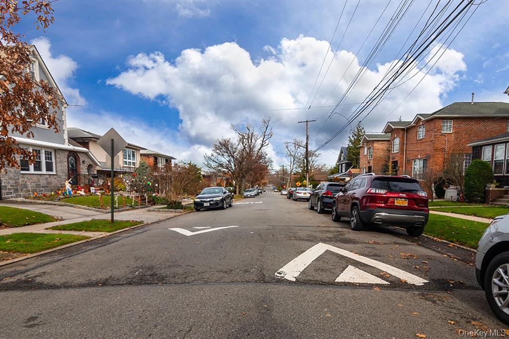 Beechhurst, New York, 11357, United States, 4 Bedrooms Bedrooms, ,1 BathroomBathrooms,Residential,For Sale,1973766
