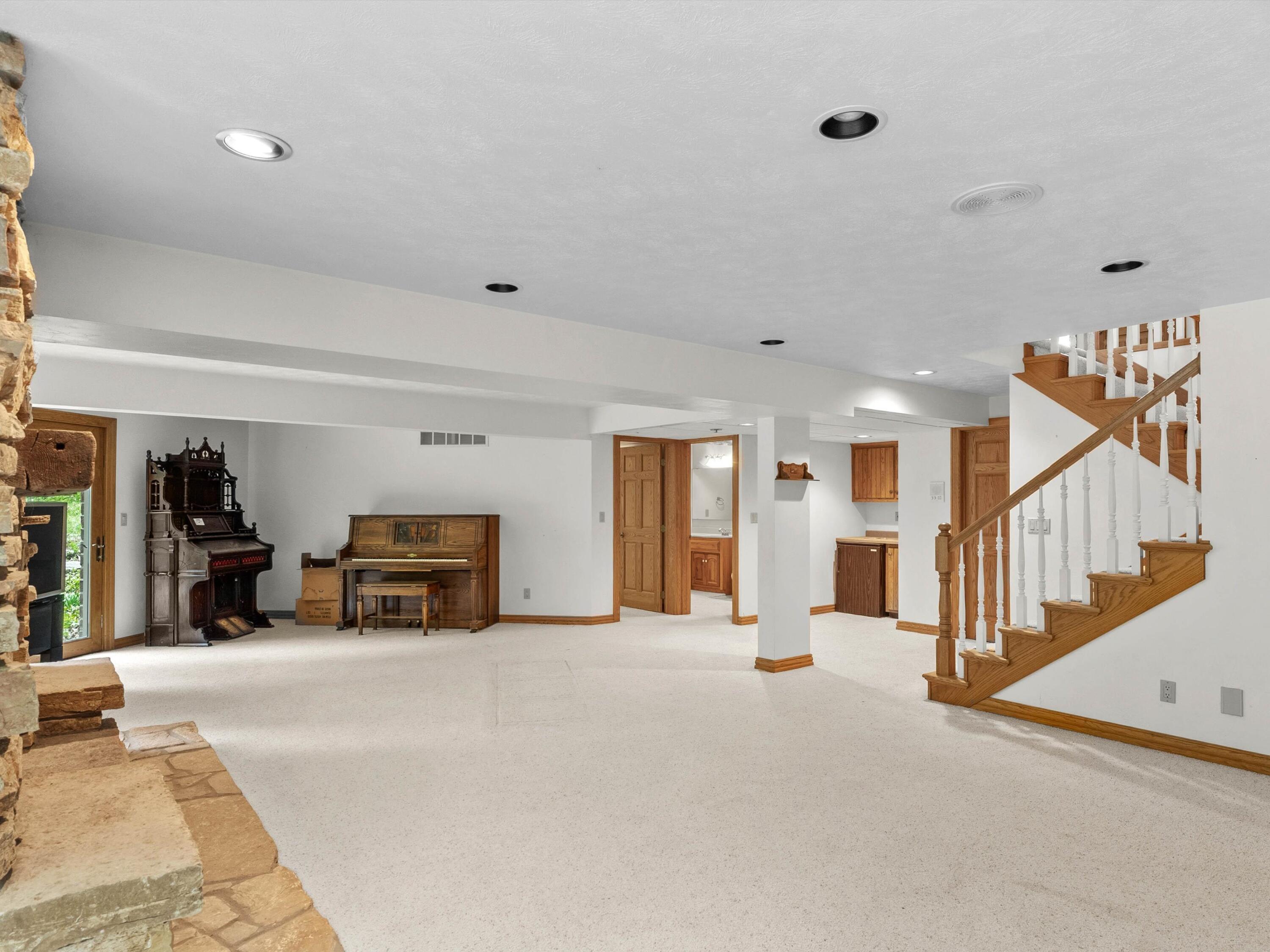 Eaton, Wisconsin, 54245, United States, 3 Bedrooms Bedrooms, ,4 BathroomsBathrooms,Residential,For Sale,1926569
