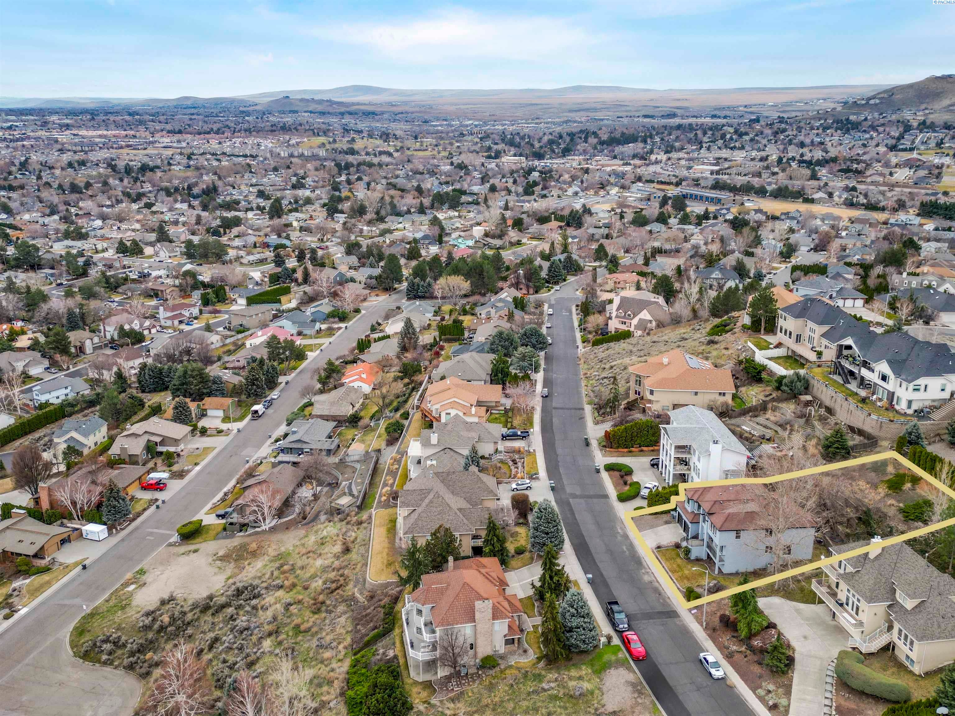 Richland, Washington, 99352, United States, 4 Bedrooms Bedrooms, ,4 BathroomsBathrooms,Residential,For Sale,1977070