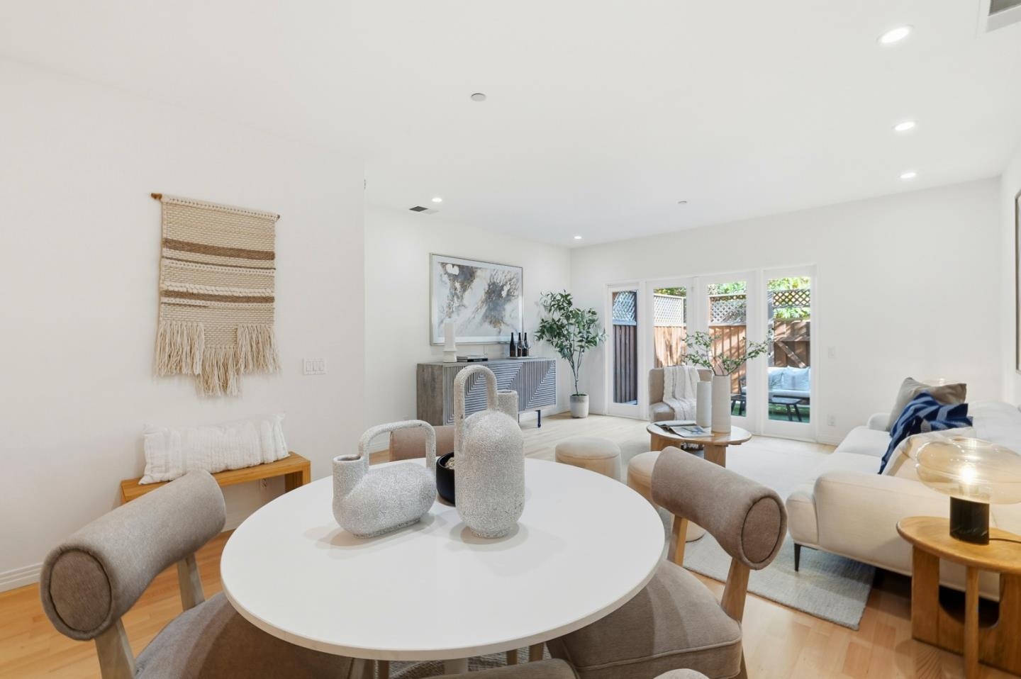 Santa Clara, California, 95050, United States, 2 Bedrooms Bedrooms, ,3 BathroomsBathrooms,Residential,For Sale,1989026