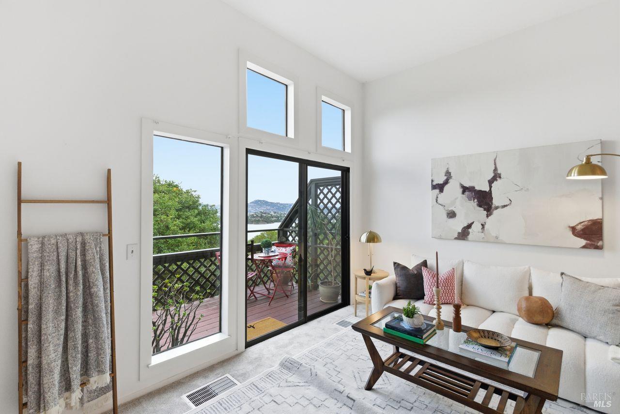 Sausalito, California, 94965, United States, 3 Bedrooms Bedrooms, ,3 BathroomsBathrooms,Residential,For Sale,1990897