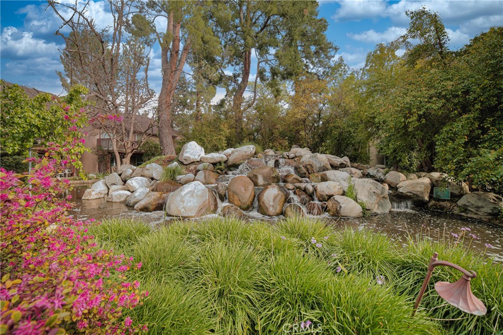 Canoga Park, California, 91303, United States, 2 Bedrooms Bedrooms, ,1 BathroomBathrooms,Residential,For Sale,1903560