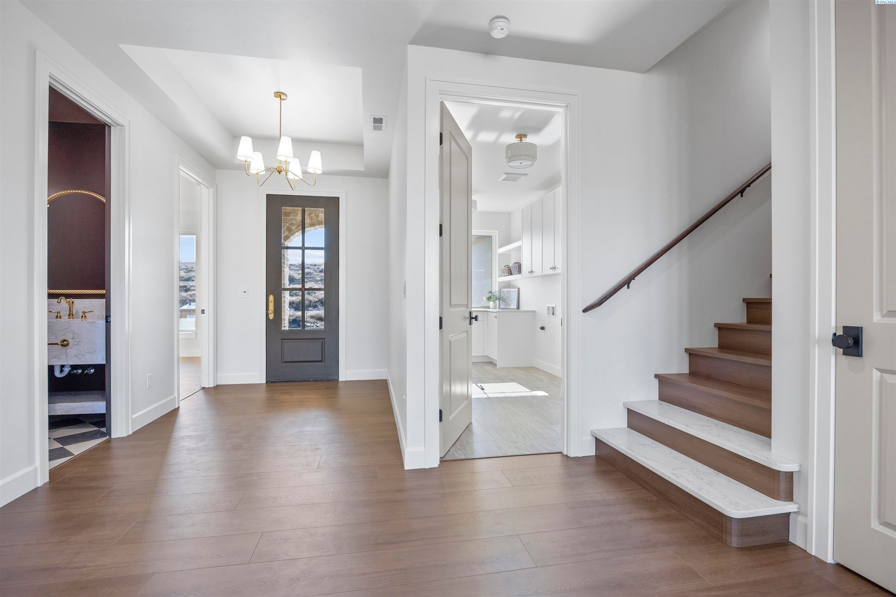 Richland, Washington, 99352, United States, 4 Bedrooms Bedrooms, ,3 BathroomsBathrooms,Residential,For Sale,2048138