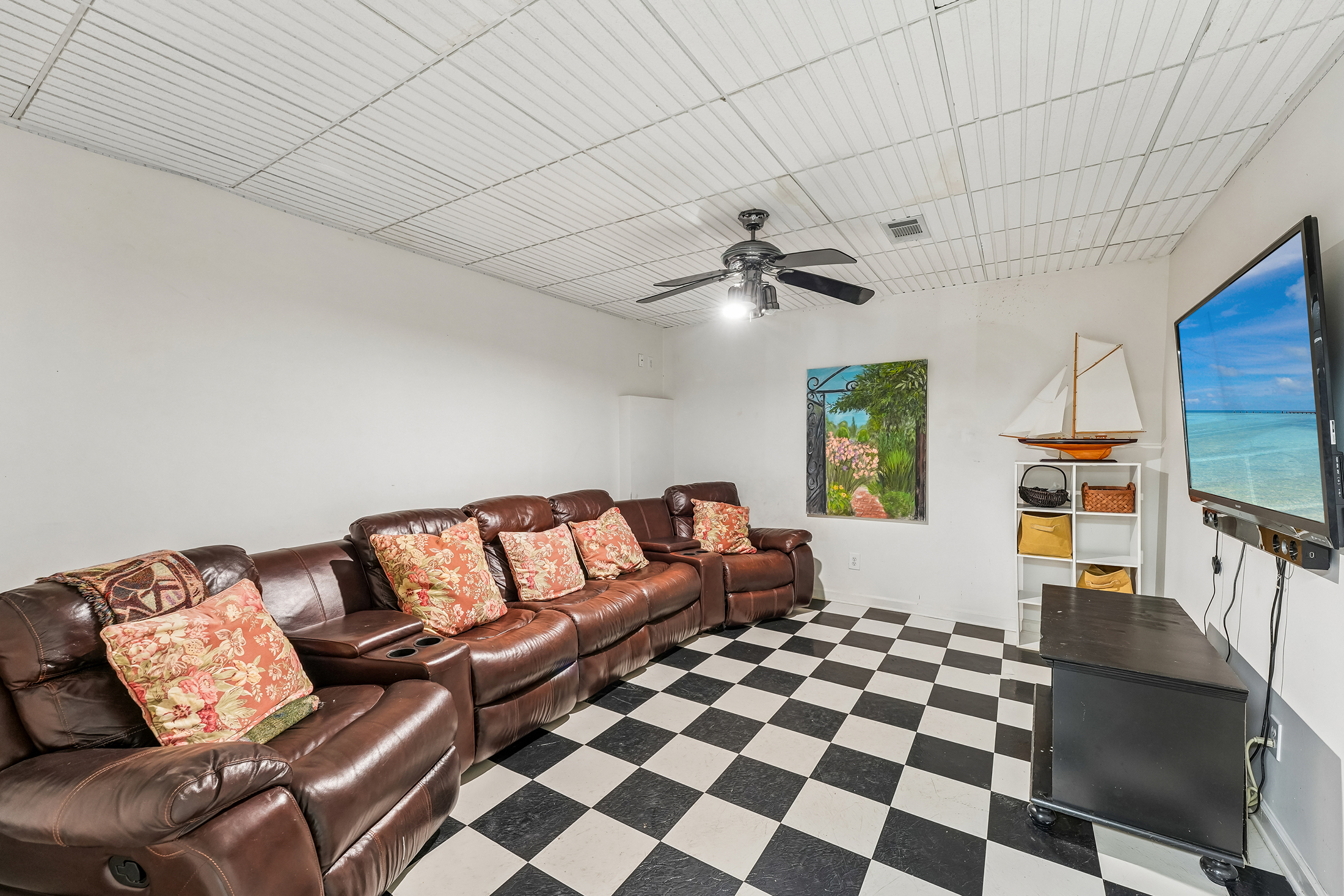  Beautiful, Renovated Daylight Basement Home on Exceptional Lot - 物件實景