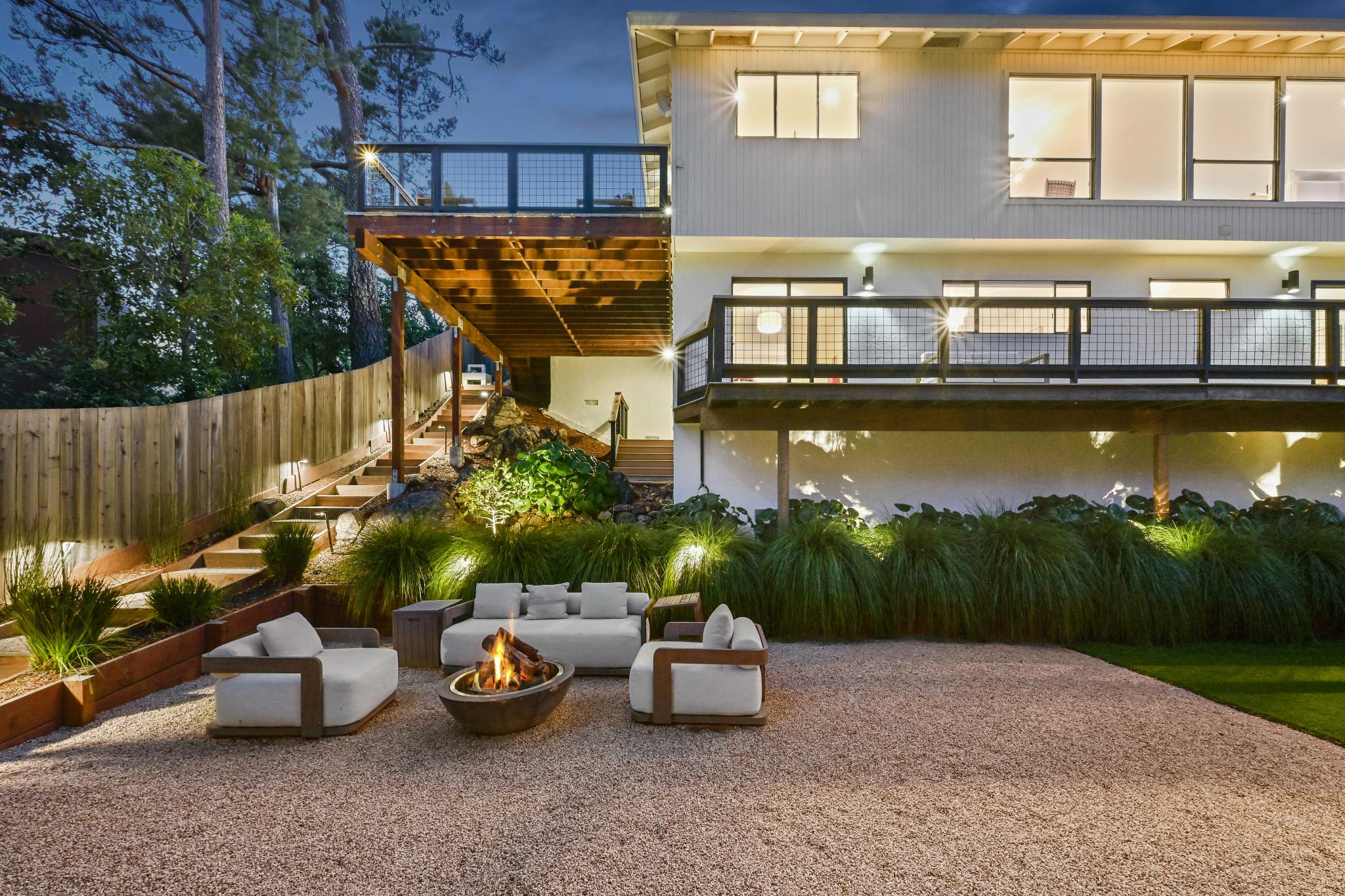  Thoughtfully Expanded and Extensively Renovated - 物件實景