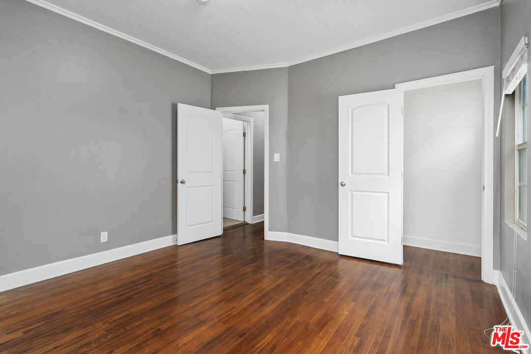 Los Angeles, California, 90019, United States, 6 Bedrooms Bedrooms, ,Residential,For Sale,1908523