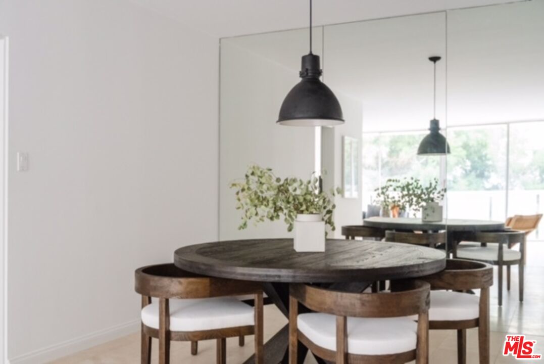 West Hollywood, California, 90069, United States, 1 Bedroom Bedrooms, ,1 BathroomBathrooms,Residential,For Sale,1891837