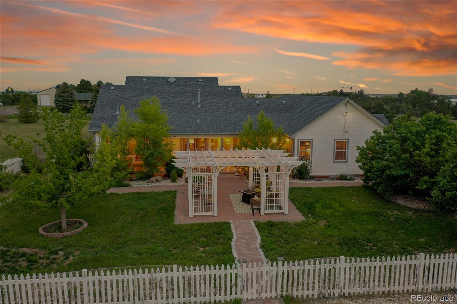 Strasburg, Colorado, 80136, United States, 3 Bedrooms Bedrooms, ,4 BathroomsBathrooms,Residential,For Sale,1847034