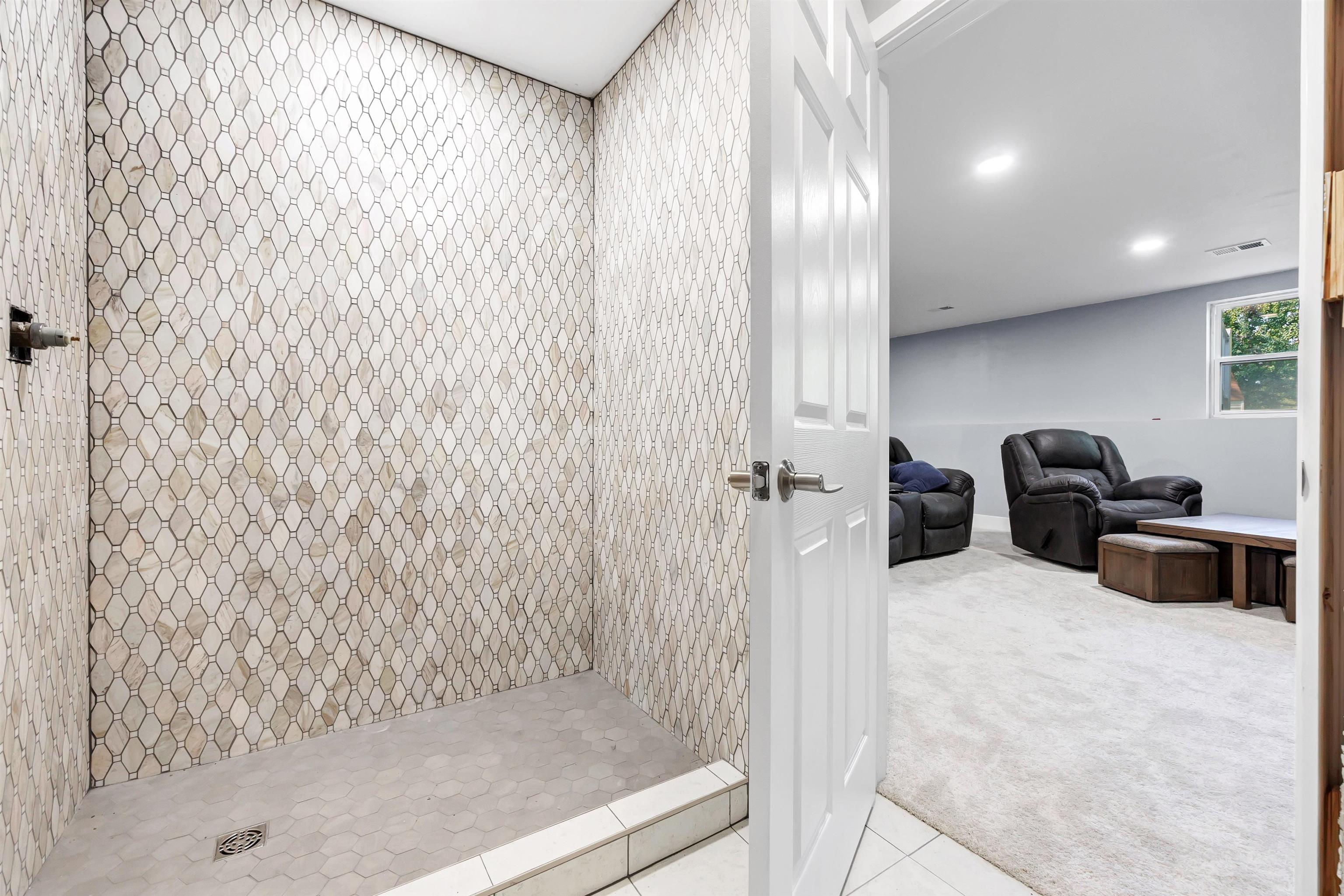 DE PERE, Wisconsin, 54115, United States, 4 Bedrooms Bedrooms, ,4 BathroomsBathrooms,Residential,For Sale,1948922