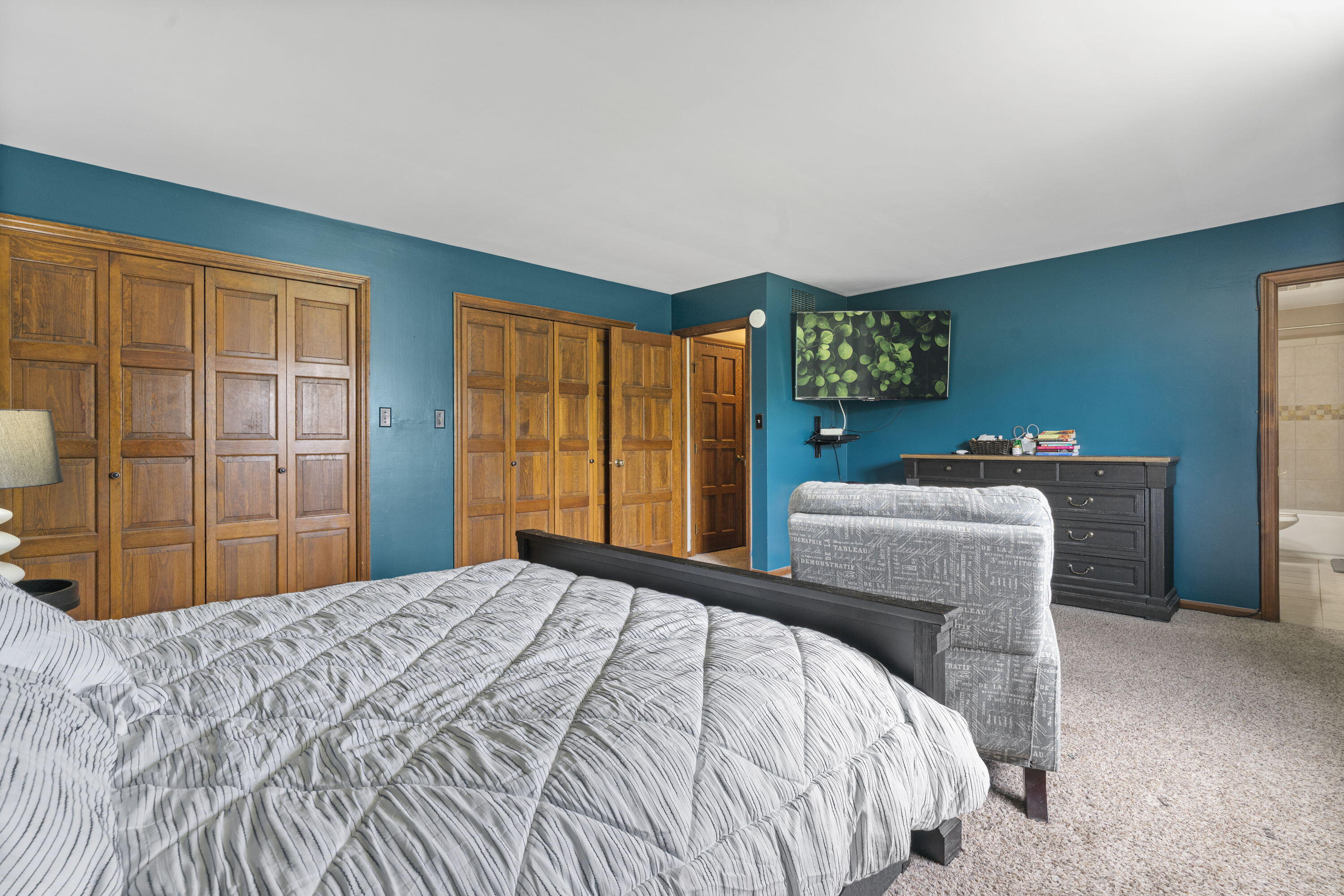 Munster, Indiana, 46321, United States, 4 Bedrooms Bedrooms, ,4 BathroomsBathrooms,Residential,For Sale,1957451