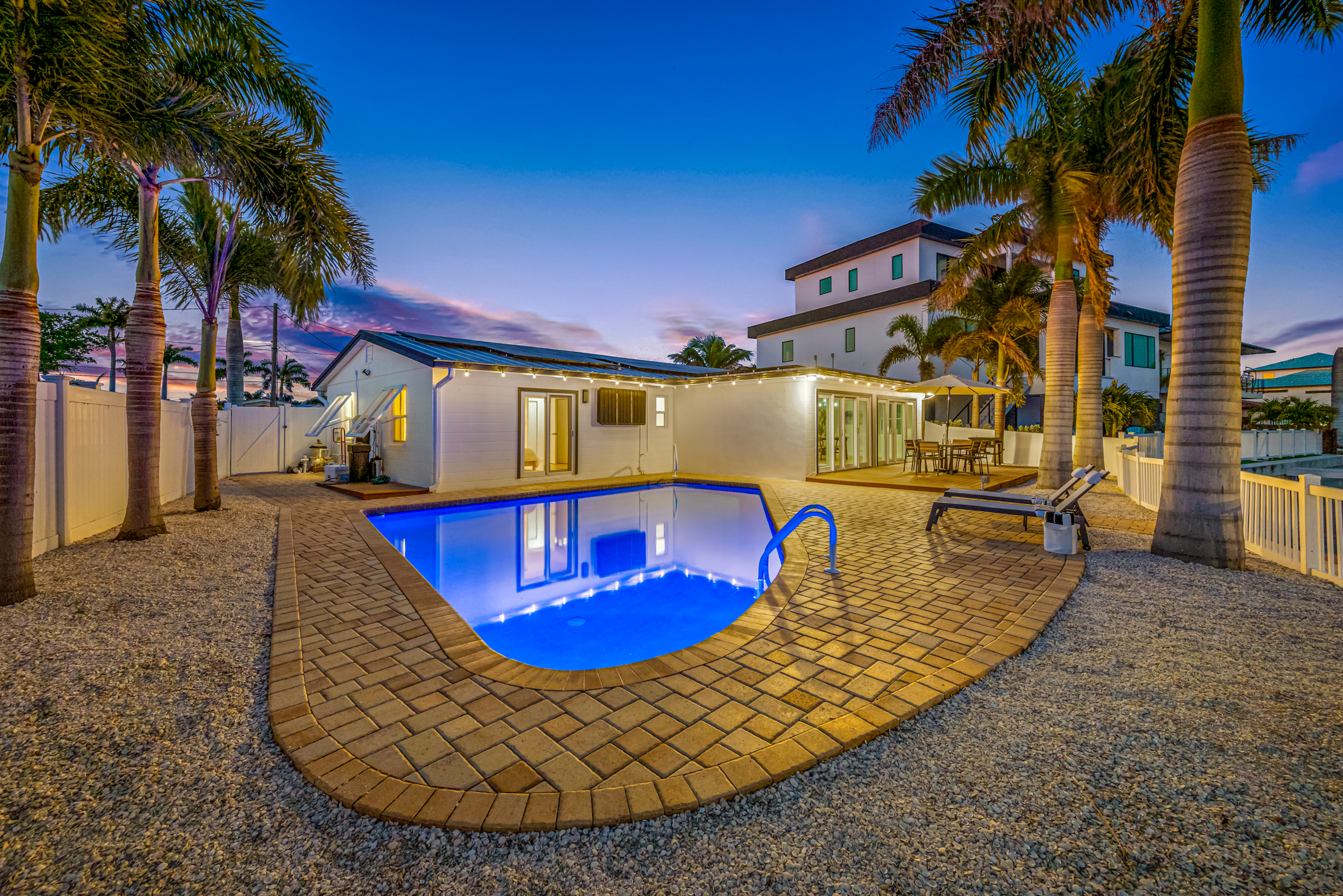 St Petersburg, Florida, 33707, United States, 3 Bedrooms Bedrooms, ,2 BathroomsBathrooms,Residential,For Sale,2034838