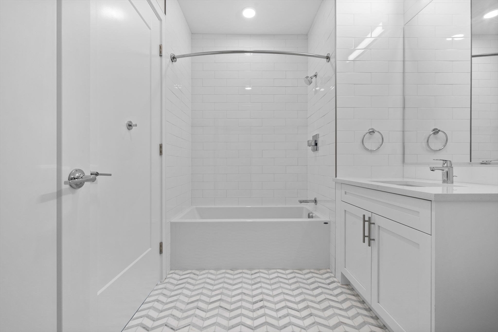 Boston, Massachusetts, 02128, United States, 2 Bedrooms Bedrooms, ,2 BathroomsBathrooms,Residential,For Sale,1942653