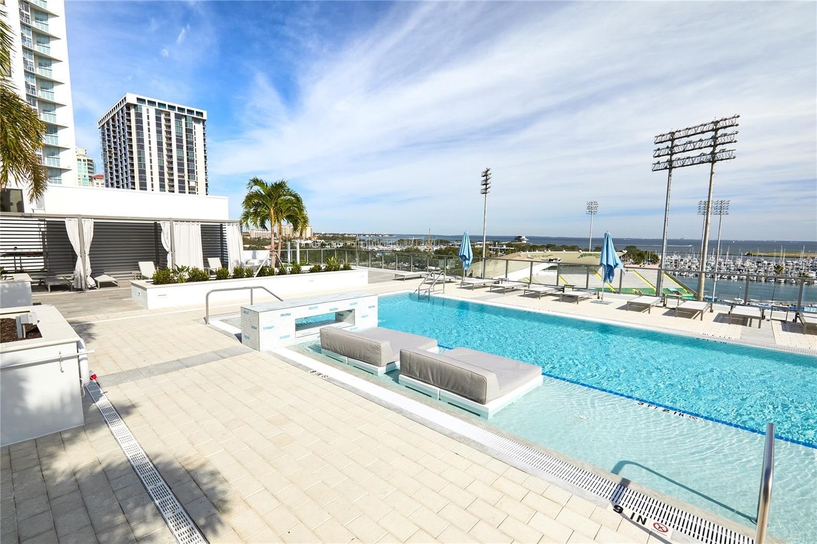 ST PETERSBURG, Florida, 33701, United States, 2 Bedrooms Bedrooms, ,3 BathroomsBathrooms,Residential,For Sale,1981835