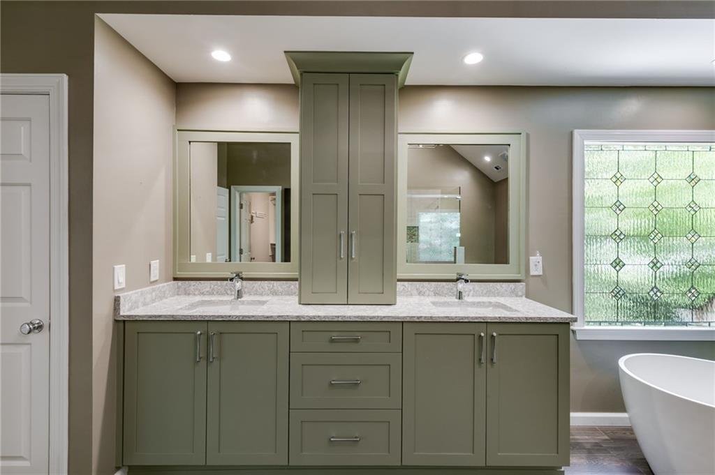 Atlanta, Georgia, 30350, United States, 6 Bedrooms Bedrooms, ,5 BathroomsBathrooms,Residential,For Sale,1900551