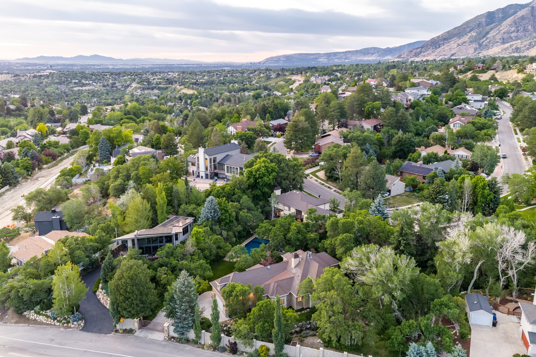  Private Gated Cottonwood Heights Retreat With Seasonal Stream & Mountain views - 物件實景