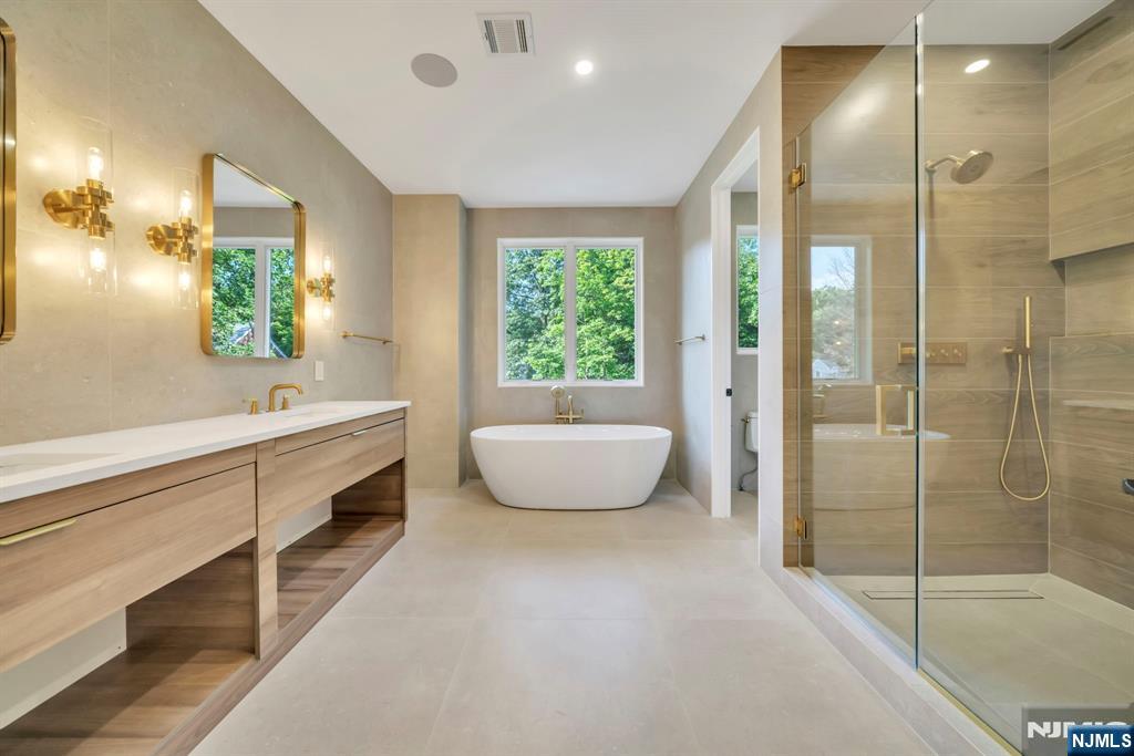 Tenafly, New Jersey, 07670, United States, 6 Bedrooms Bedrooms, ,6 BathroomsBathrooms,Residential,For Sale,1906714