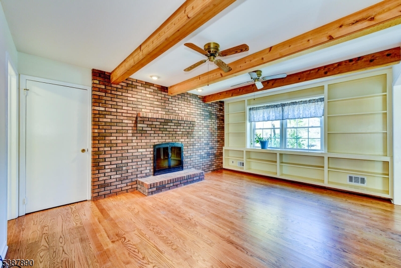 Branchburg Twp., New Jersey, 08876, United States, 4 Bedrooms Bedrooms, ,3 BathroomsBathrooms,Residential,For Sale,1992808