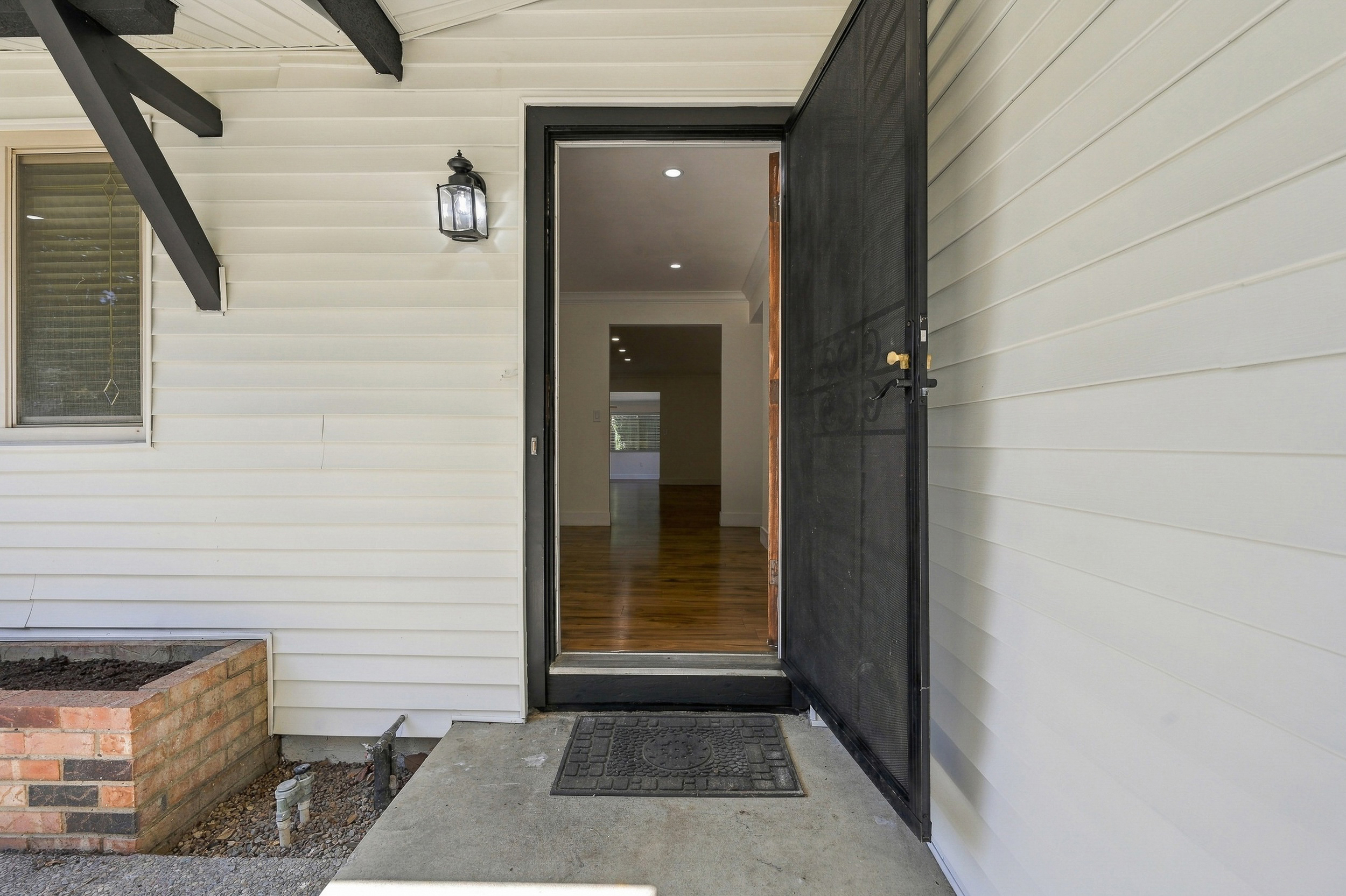  Inviting Move-In Ready Home - 物件實景