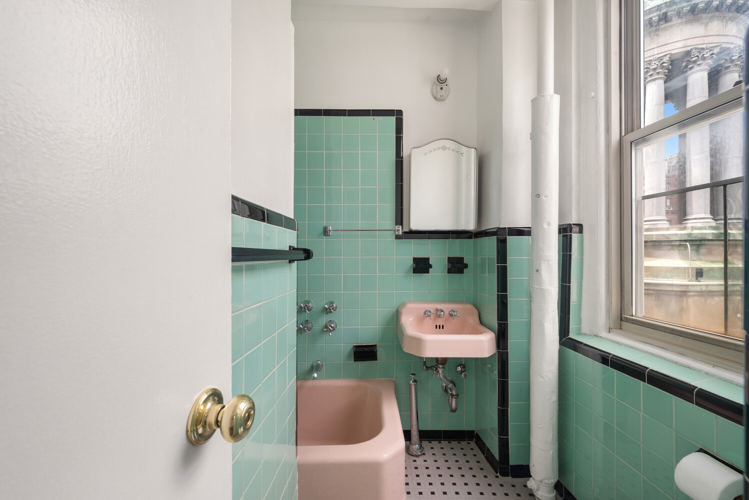 New York City, New York, 10021, United States, 1 Bedroom Bedrooms, ,1 BathroomBathrooms,Residential,For Sale,1892172