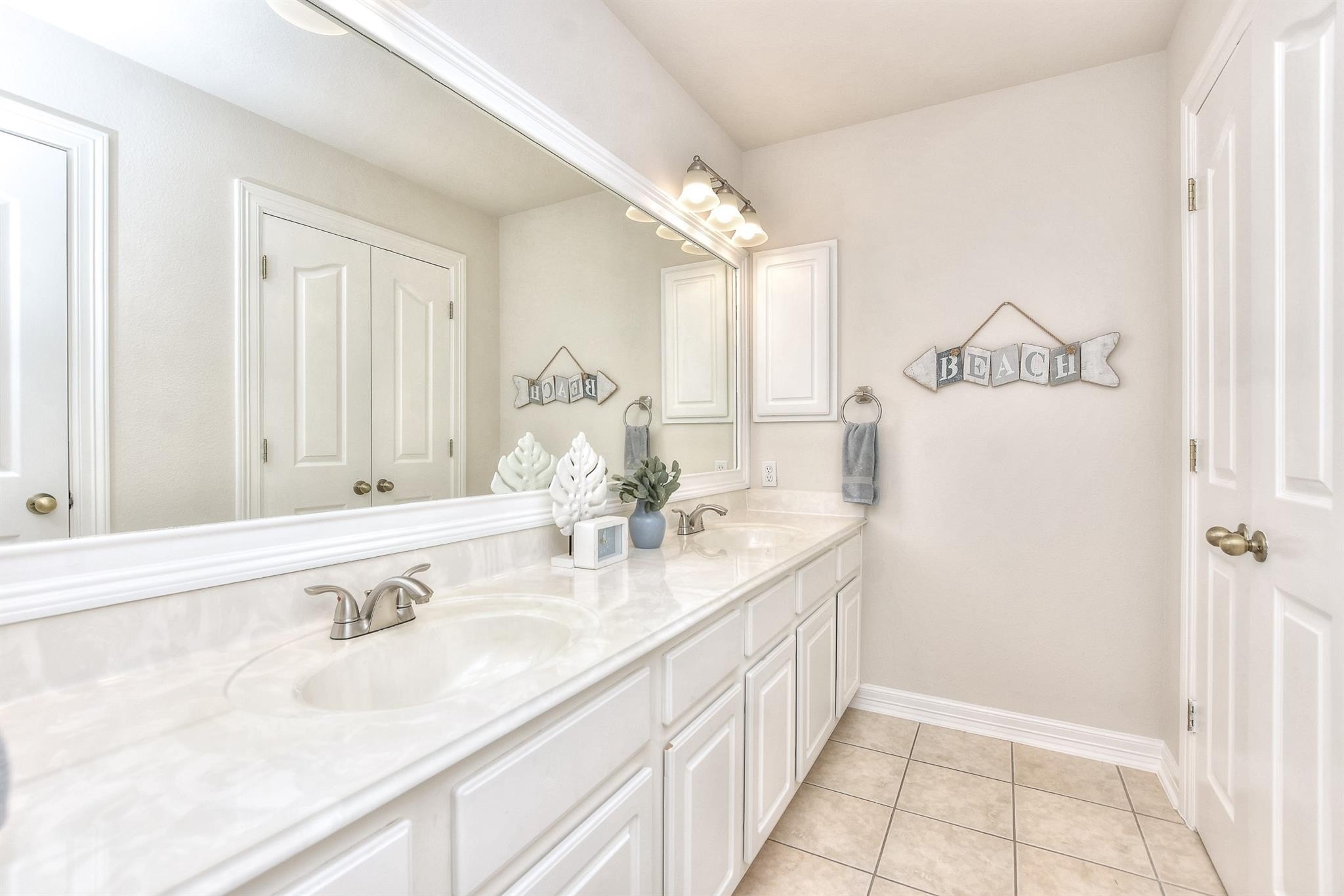 Georgetown, Texas, 78628, United States, 5 Bedrooms Bedrooms, ,4 BathroomsBathrooms,Residential,For Sale,1980780