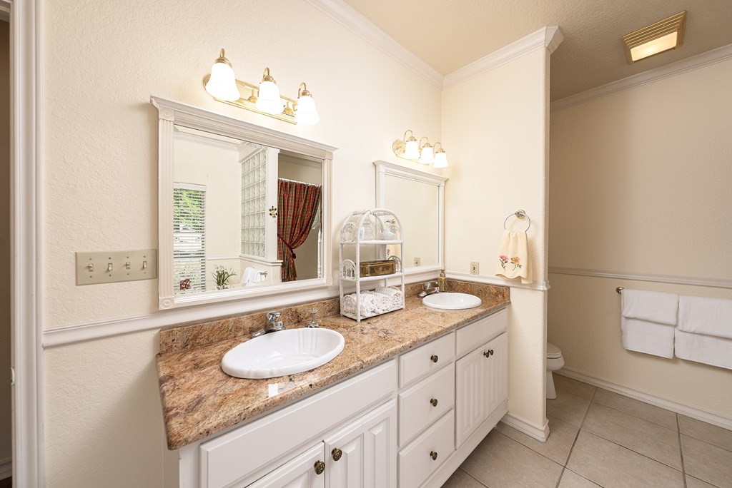 Kerrville, Texas, 78028, United States, 4 Bedrooms Bedrooms, ,4 BathroomsBathrooms,Residential,For Sale,1710846