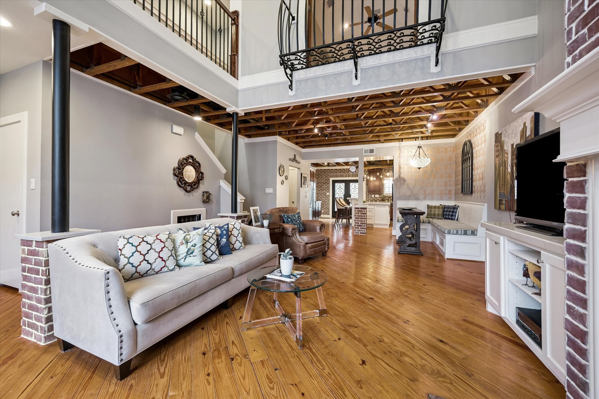  915 Knox Street D - 物件實景