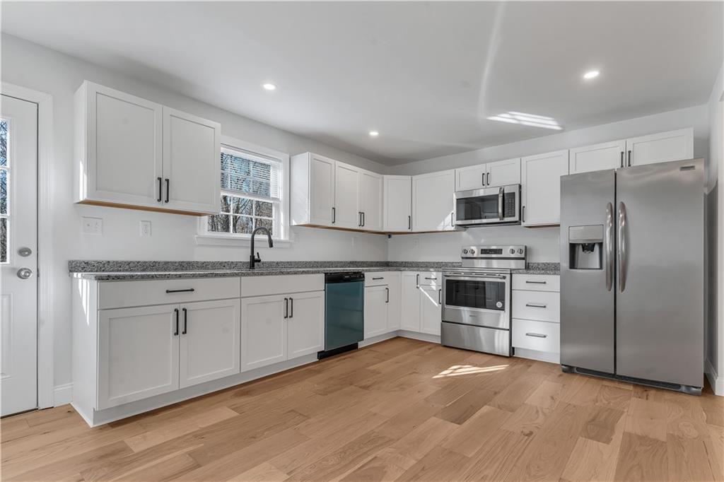 Burrillville, Rhode Island, 02859, United States, 5 Bedrooms Bedrooms, ,3 BathroomsBathrooms,Residential,For Sale,2008536