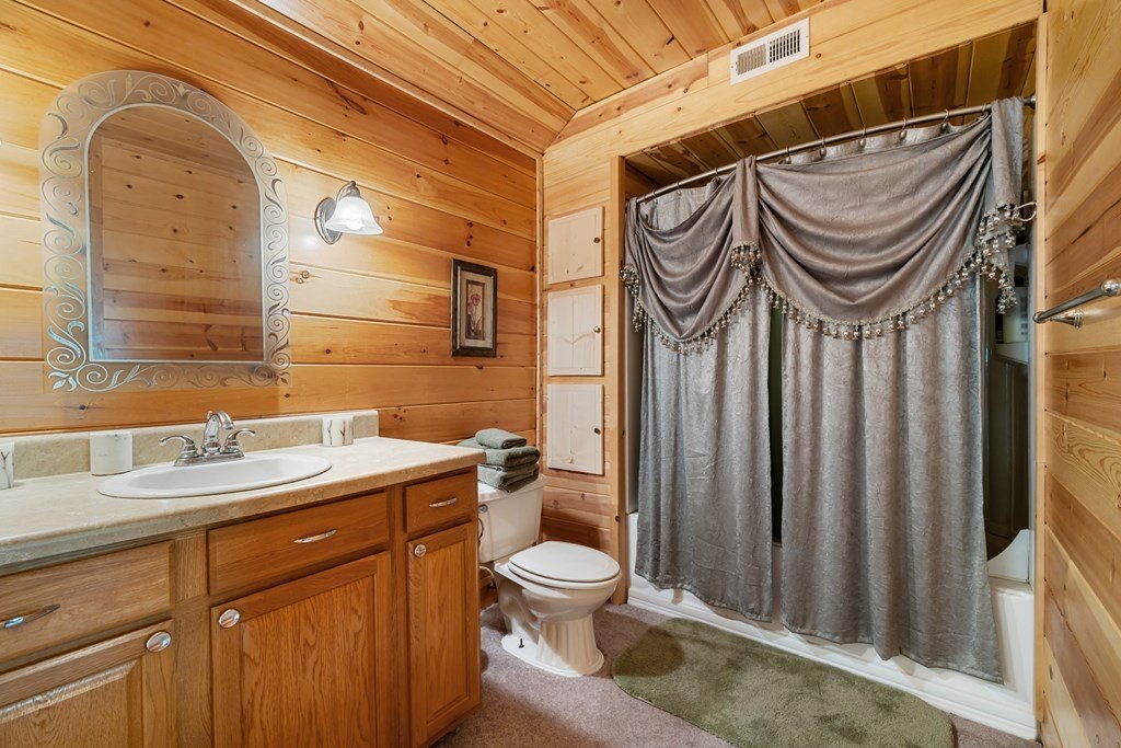 Hayesville, North Carolina, 28904, United States, 3 Bedrooms Bedrooms, ,4 BathroomsBathrooms,Residential,For Sale,1909515