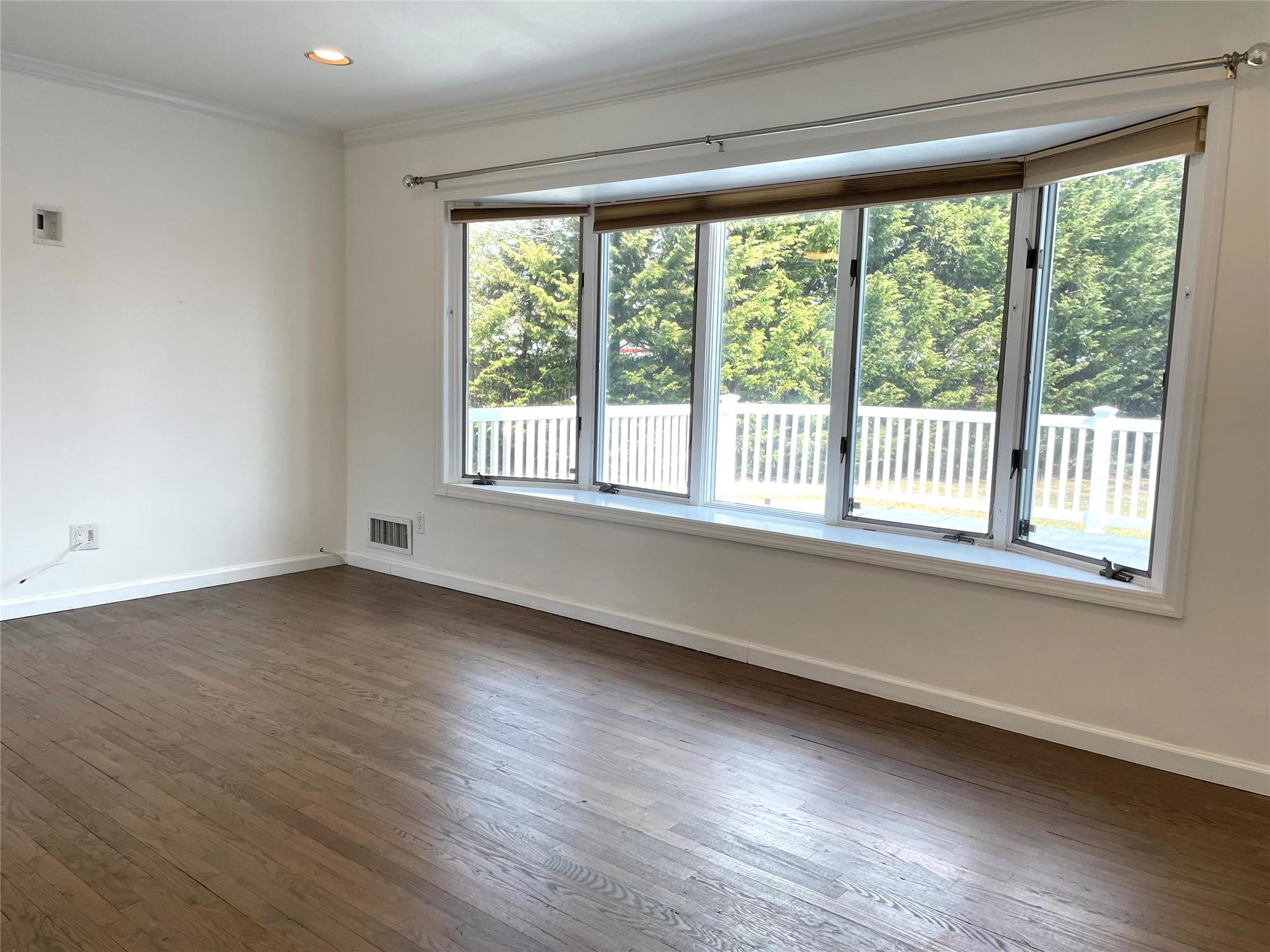Plainview, New York, 11803, United States, 3 Bedrooms Bedrooms, ,2 BathroomsBathrooms,Residential,For Sale,1751555