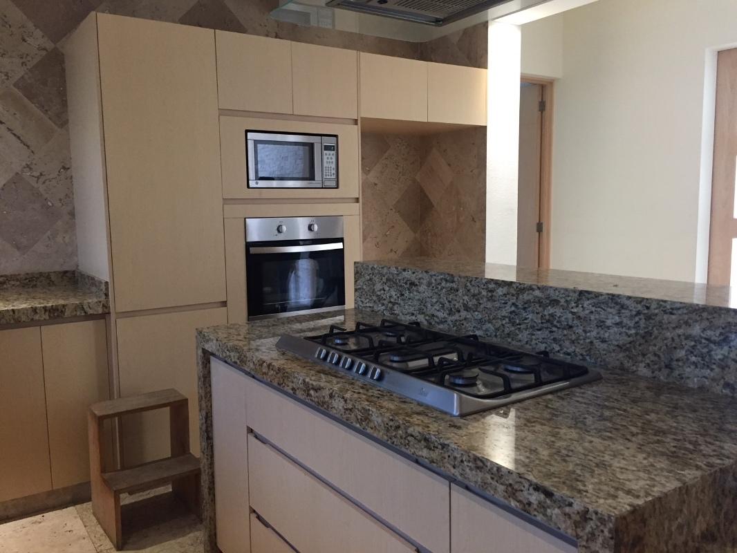 Metepec, Estado de México, 52172, Mexico, 4 Bedrooms Bedrooms, ,4 BathroomsBathrooms,Residential,For Sale,1770872