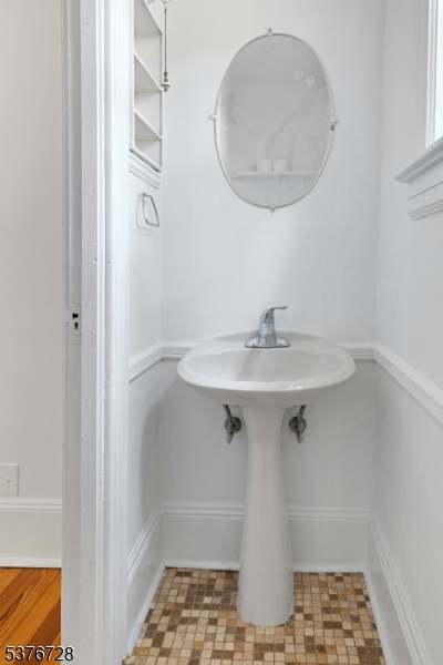 Peapack Gladstone Boro, New Jersey, 07977, United States, 4 Bedrooms Bedrooms, ,3 BathroomsBathrooms,Residential,For Sale,1990359