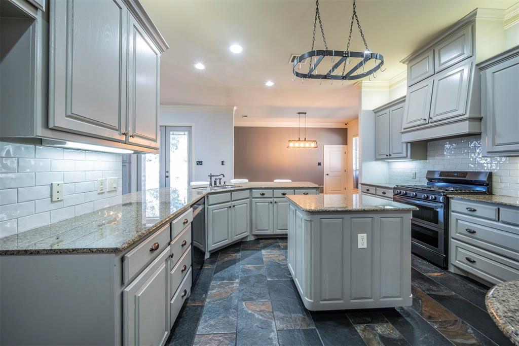 Arlington, Texas, 76017, United States, 4 Bedrooms Bedrooms, ,5 BathroomsBathrooms,Residential,For Sale,1982426