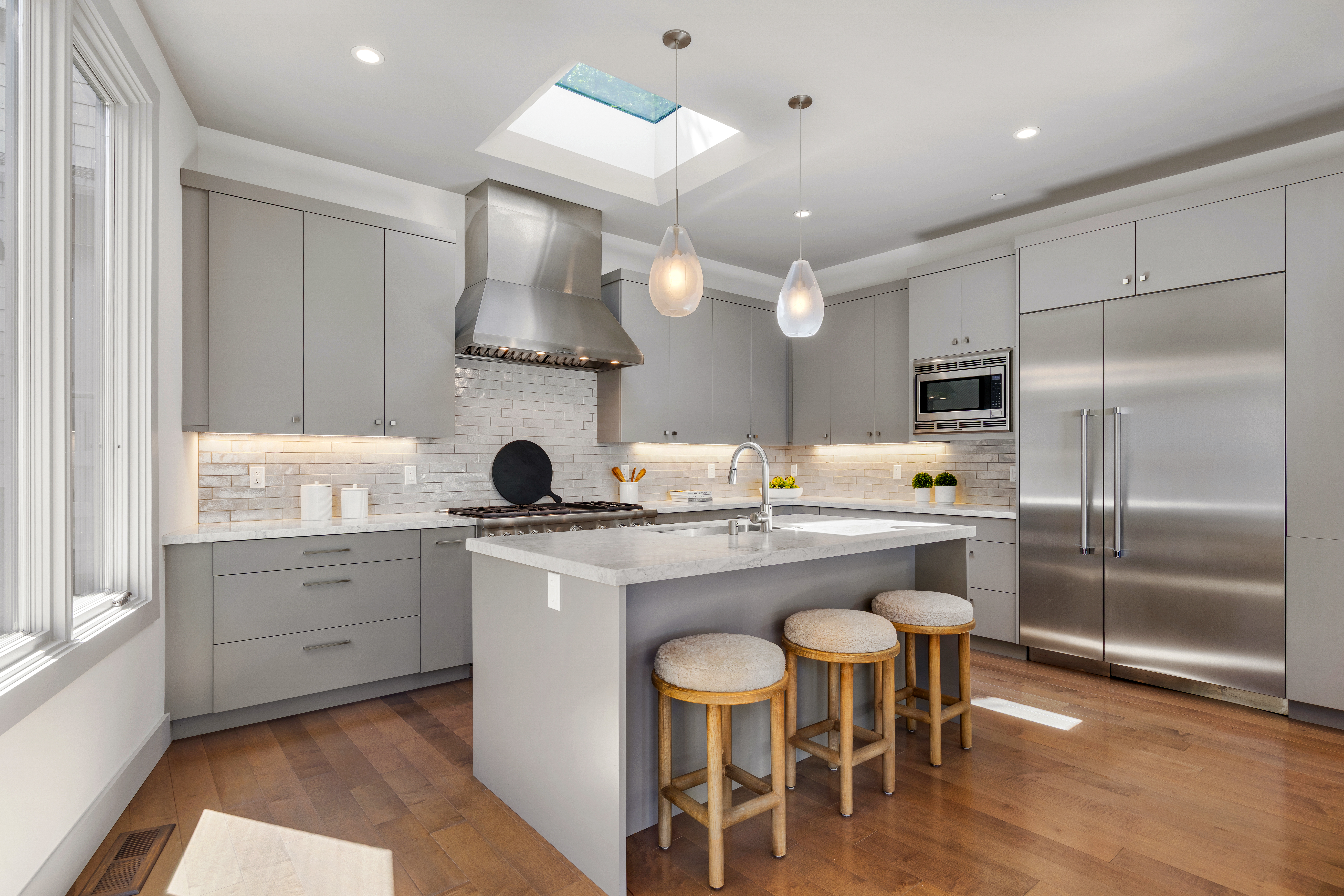  Coastal Living on Coveted Beach Road - 物件實景