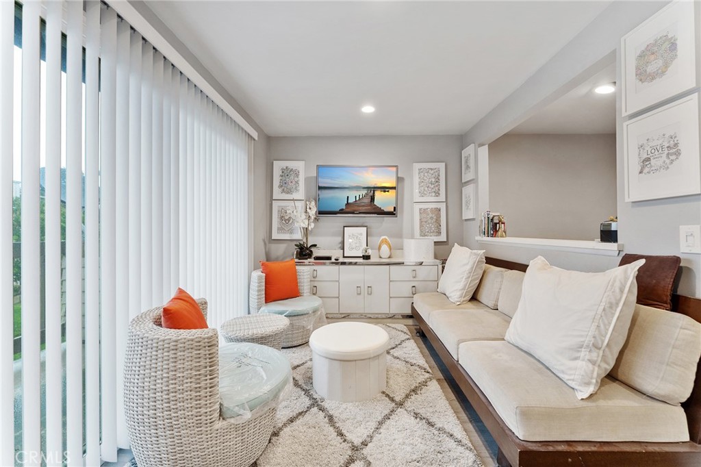 Covina, California, 91722, United States, 2 Bedrooms Bedrooms, ,3 BathroomsBathrooms,Residential,For Sale,1994268