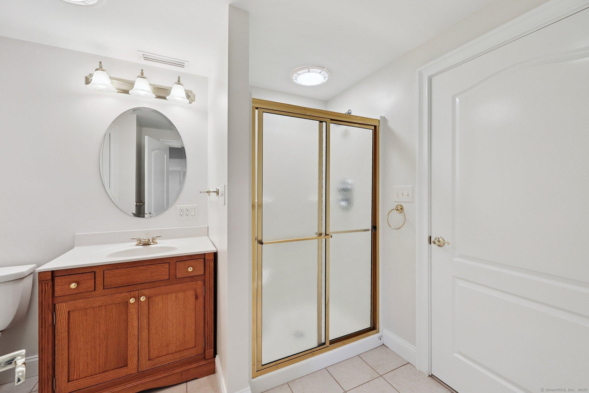 Wallingford, Connecticut, 06492, United States, 2 Bedrooms Bedrooms, ,4 BathroomsBathrooms,Residential,For Sale,1983794