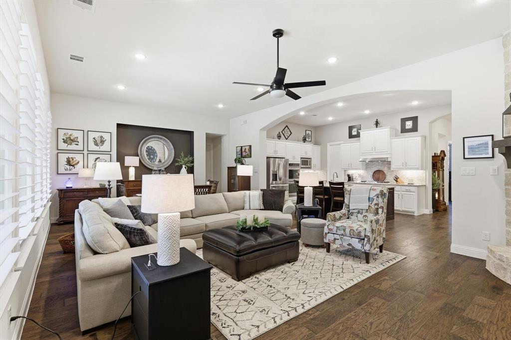 Little Elm, Texas, 75068, United States, 4 Bedrooms Bedrooms, ,4 BathroomsBathrooms,Residential,For Sale,1985757